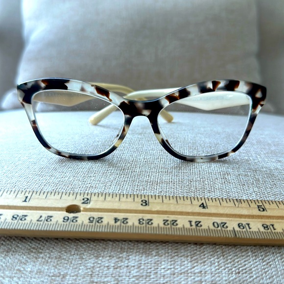 Prada Tortoise Shell Cat-Eye Glasses - Chic and Timeless - Picture 2 of 6